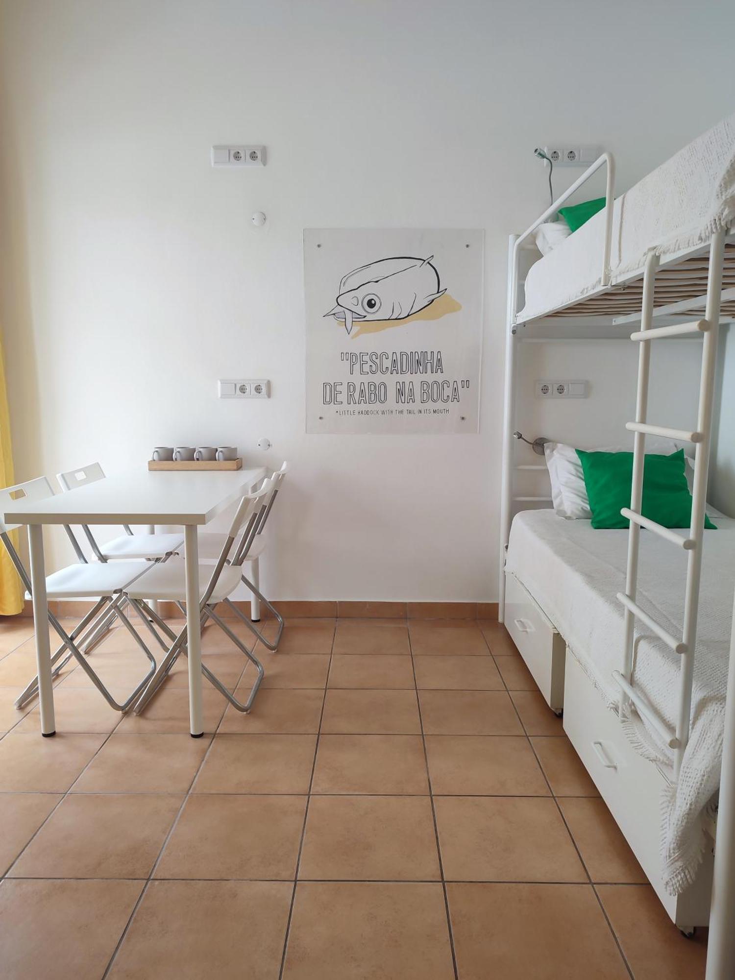 Racing Mackerel Hostel Лагос Екстериор снимка
