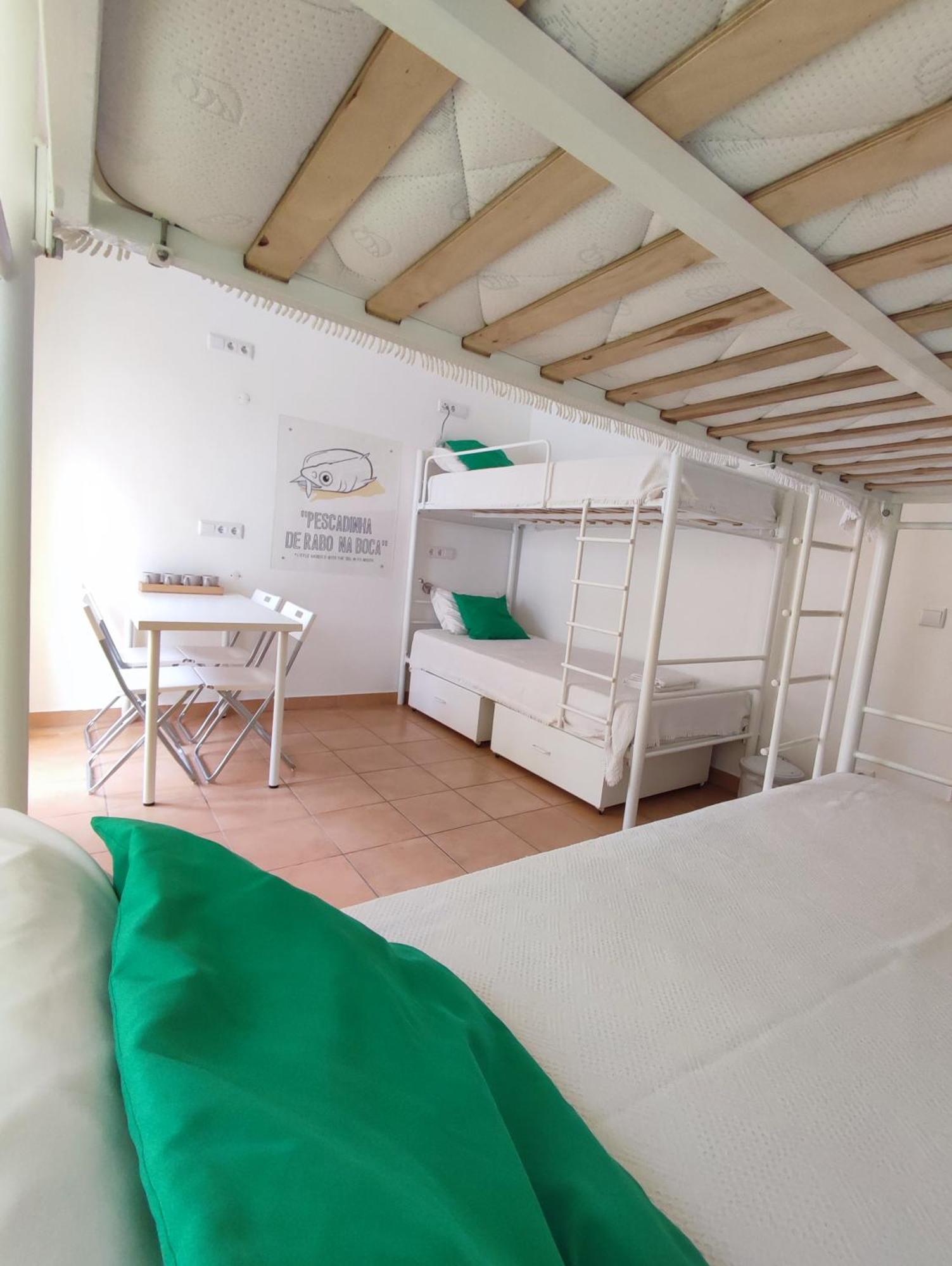 Racing Mackerel Hostel Лагос Екстериор снимка
