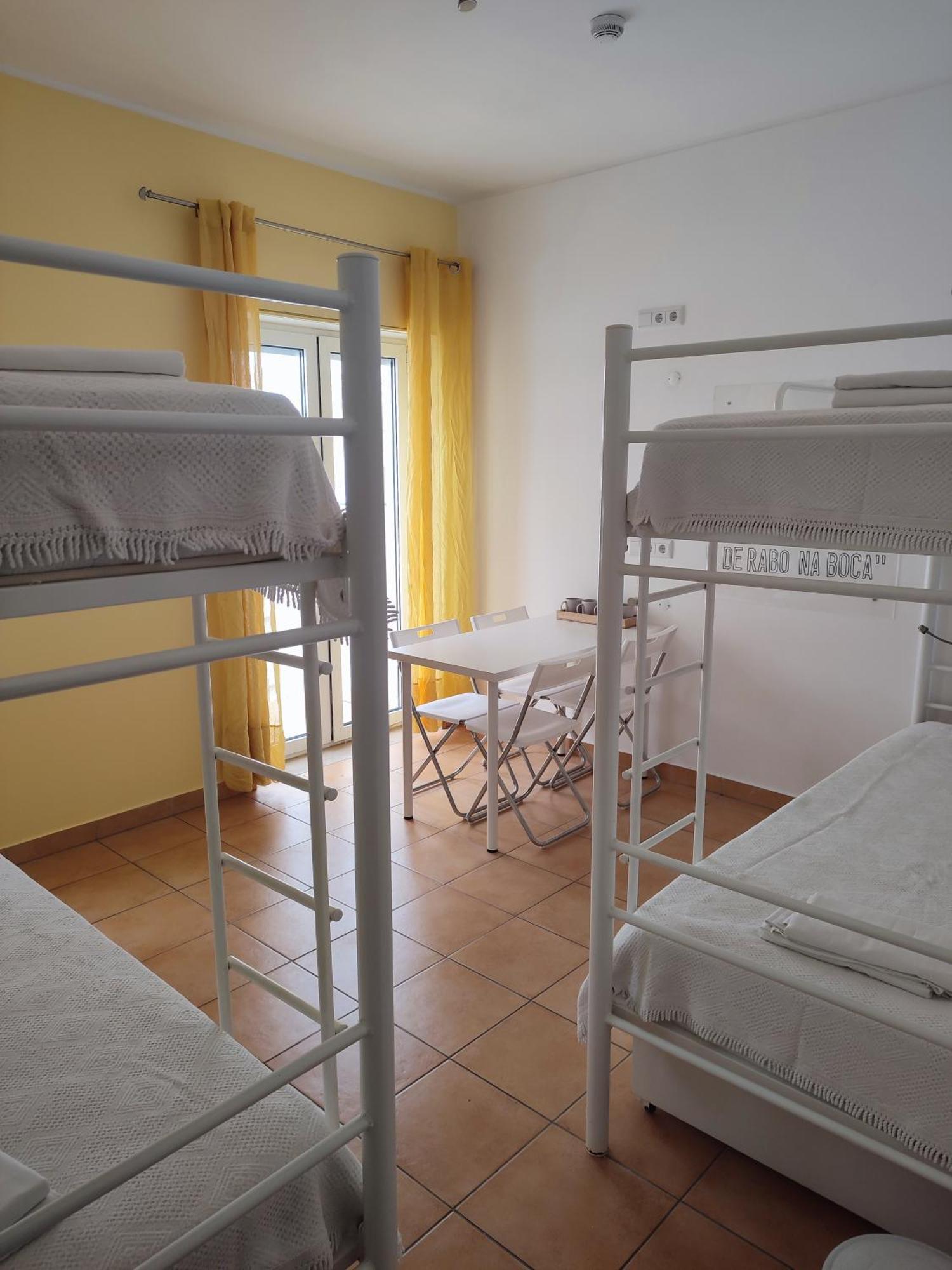 Racing Mackerel Hostel Лагос Екстериор снимка