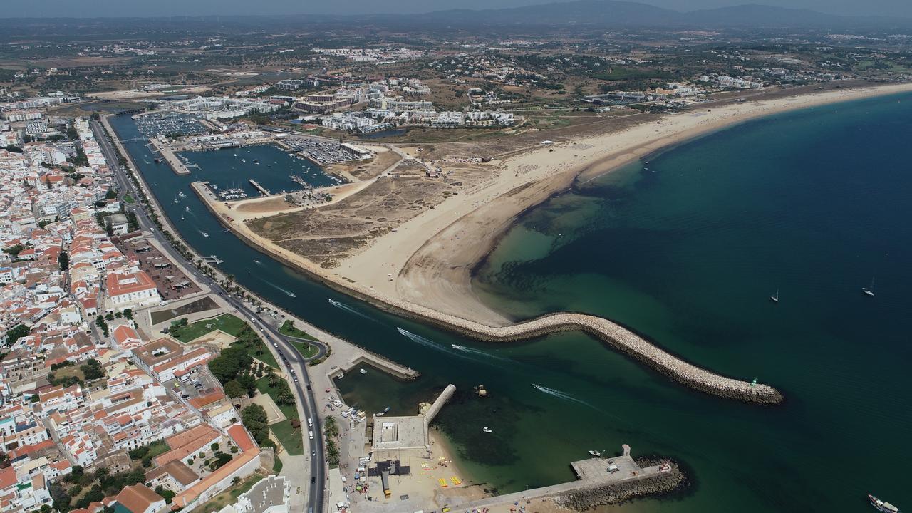 Racing Mackerel Hostel Лагос Екстериор снимка